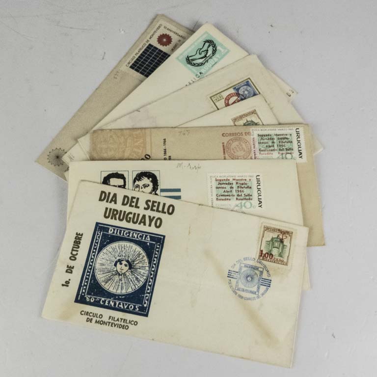7 sobres 1er día de Uruguay conmemorativo Día del Sello Uruguayo 1 de octubre con imágen del sello de la dirigencia, 10 años Círculo Filatélitico de Montevideo y 5 de muestras filatéliticas.