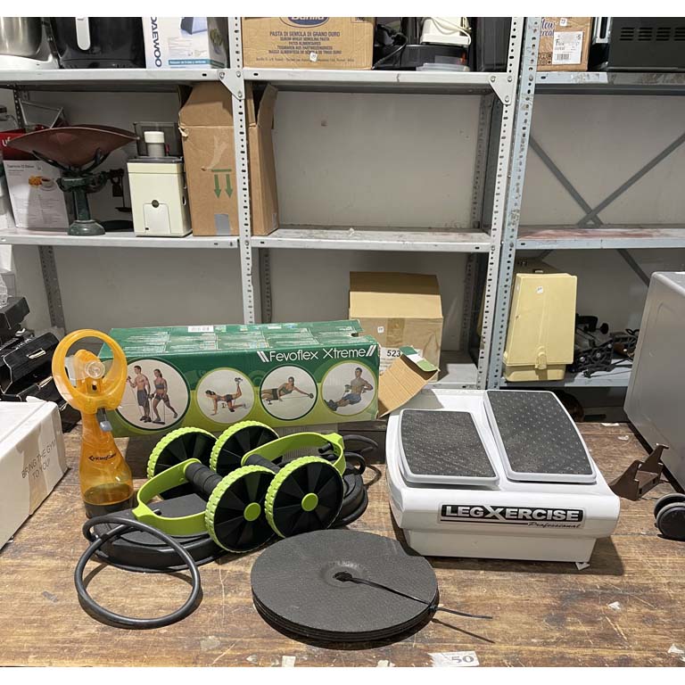 Caminadora Legxercise, ventilador con rociador de agua, máquina de ejercicio (de resistencia) y discos de amoladora. No se probó, puede tener faltantes. El lote se vende a la vista sin reclamos.
