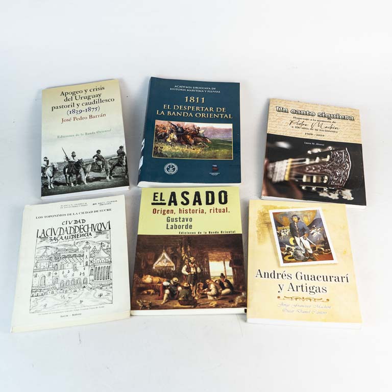 5 libros: Apogeo y crisis del Uruguaypastoril y caudillesco (1839-1975) por José Pedro Barrán, Los Toponimos de la ciudad de Sucre, El asado origen, historia, ritual por Gustavo Laborde, Andrés Guacurarí y Artigas, 1811 el despertar de la Banda Oriental y Un canto siquiera homenaje a la memoria de Pedro Mach{in a 100 años de su nacimiento 1920-2020