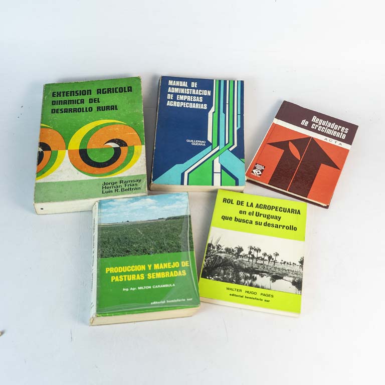 5 libros: Extensión Agrícola dinámica del desarrollo rural, Manual de administración de empresas agropecuarias, Reguladores de crecimiento, Producción y manejo de pasturas sembradas y Rol de la agropecuaría en el Uruguay que busca su desarrollo.