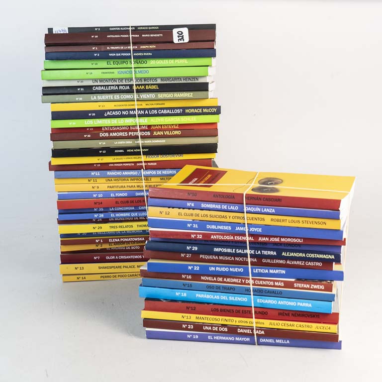 50 libros tìtulos y autores varios: Horacio Quiroga, Mario Benedetti, Andrés Rivera, Fiódor Dostoievski, Juan Villoro, Isaak Bábel, Sergio Ramírez, Vicente Alfonso, Ida Vitale, D.H. Lawrence, Juceca, Ambrose Bierce y Julio C. da Rosa entre otros.