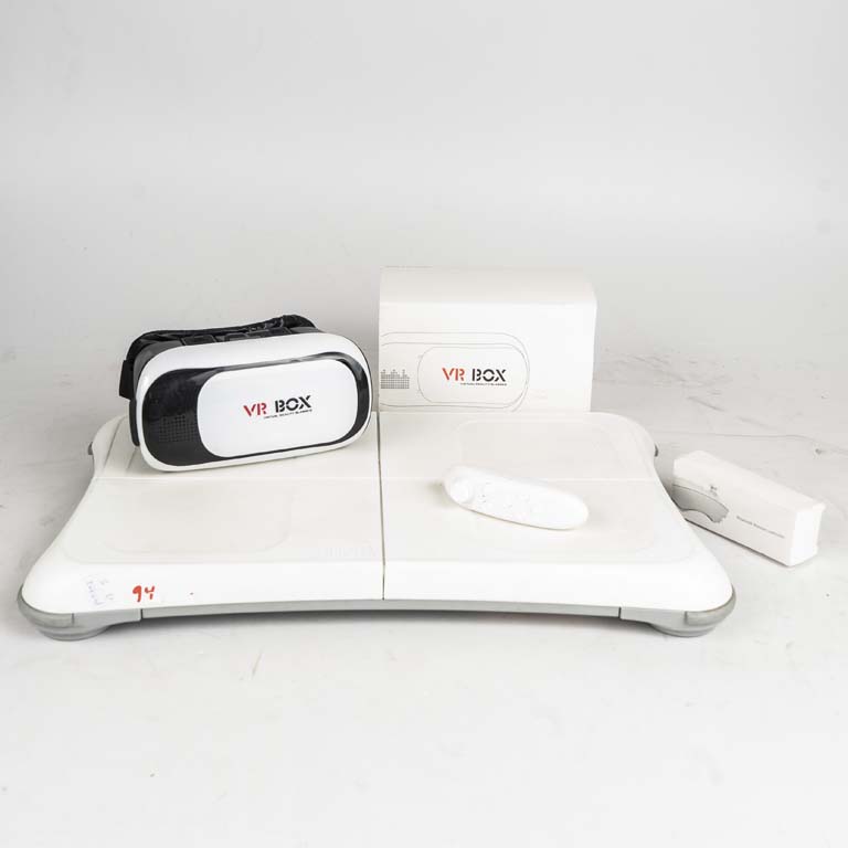 Tabla de equilibrio para Nintendo Wii con joystick y lentes de realidad virtual. No se probó, se vende a la vista. El lote puede tener faltantes, no se aceptan reclamos ni devoluciones