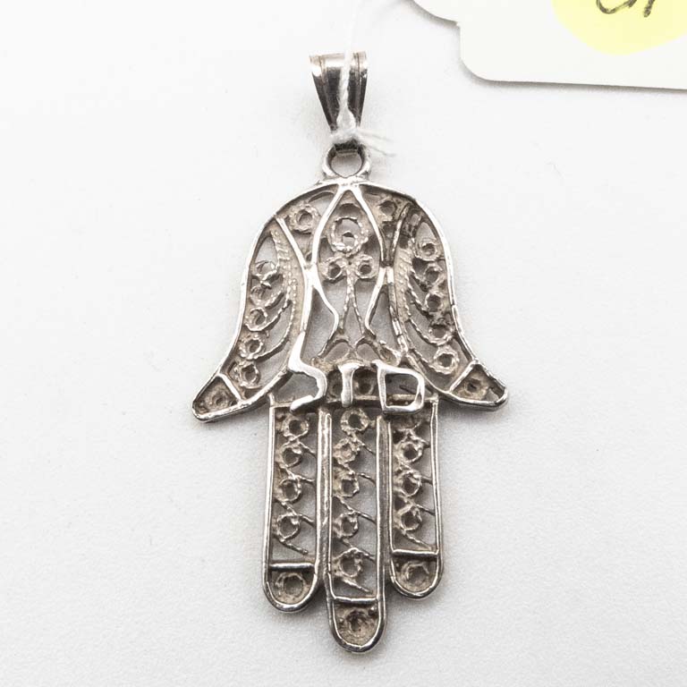 Dije de plata "mano hebrea". - Medidas: 2.3 x 3.5 cm Peso: 3.6 g