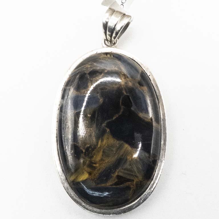 Dije de plata, con piedra pietersita. - Medidas: 2.8 x 4 cm Peso: 16.1 g