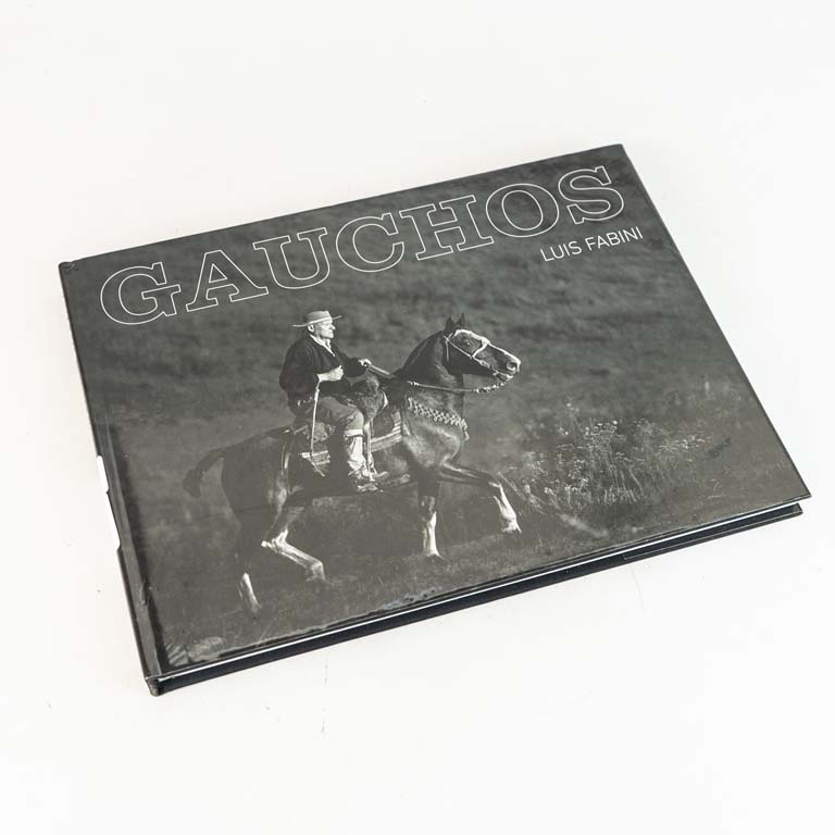 Libro "Gauchos" de Luis Fabini, Tapa Dura