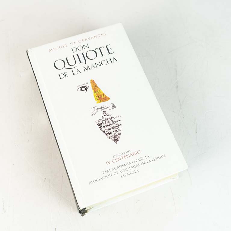El Ingenioso Hidalgo Don Quijote de La Mancha por Miguel de Cervantes Saavedra, edición del IV Centenario de la Real Academia Española, de tapa dura
