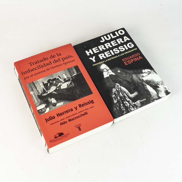 2 libros: Tratado de la imbecibilidad del país, por el sistema de Hebert Spencer Julio Herrera y Reissig, trasnscripción, edición, estudio preliminar postfacio crítico y notas de Aldo Mazzucchelli y Julio Herrera y Reissig prohibida la entr