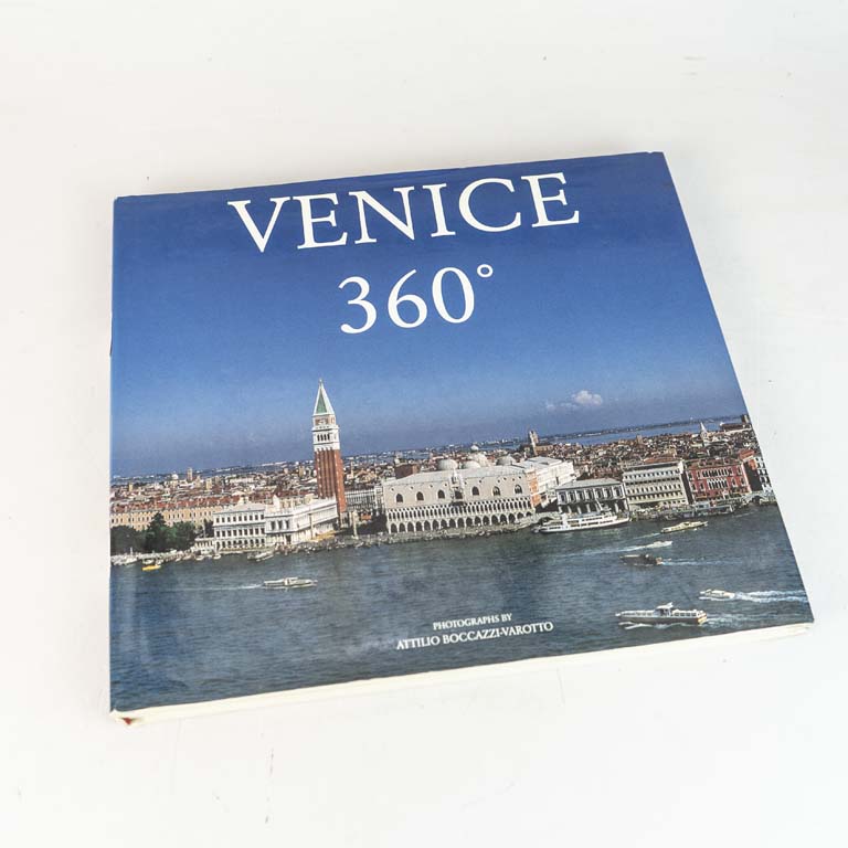 Venice 360, de tapa dura con sobrecubierta