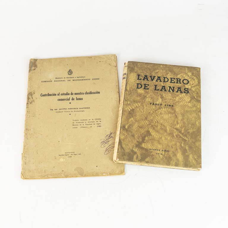 2 libros: Lavadero de lanas por Pablo Link, Buenos Aires 1948 y Contribución al estudio de nuestra clasificación comercial de lanas, Montevideo 1956