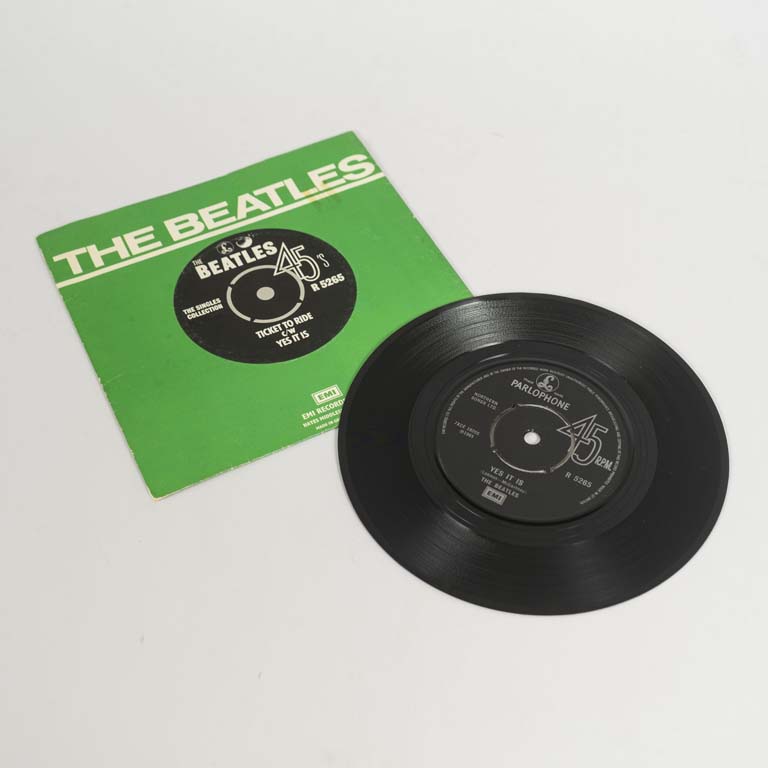 Disco de vinilo single -Ticket to ride 1965- Sello Parlophone- edición Great Britain