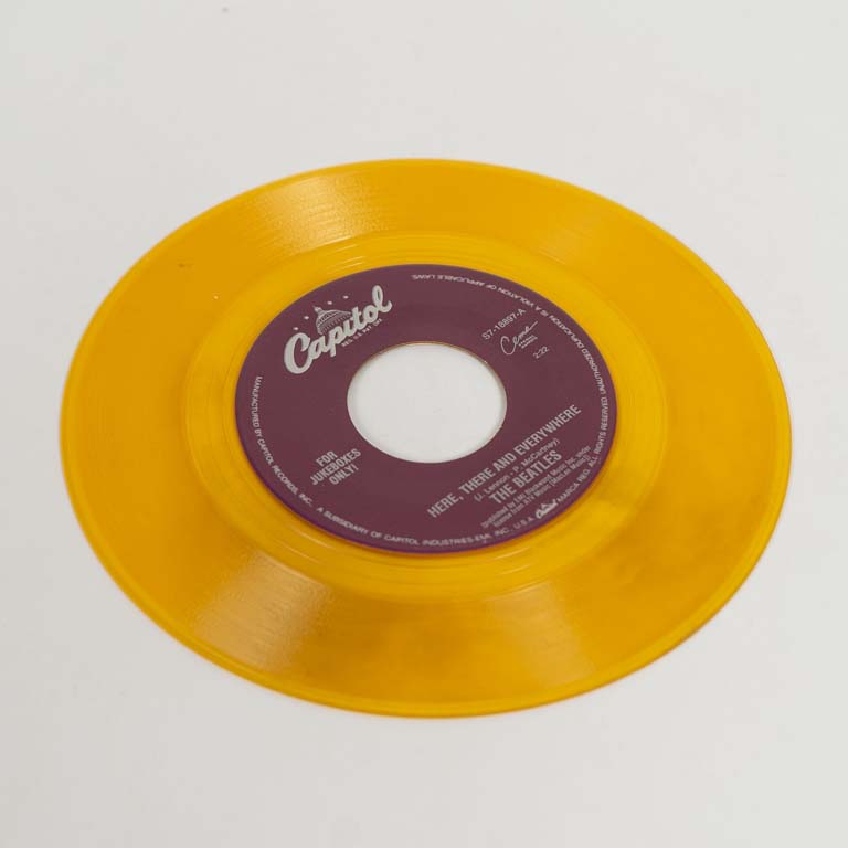 Serie especial para coleccionista ,disco vinilo single seriado en color del sello Capitol, Made in USA: Goodbye sunshine. Color amarillo