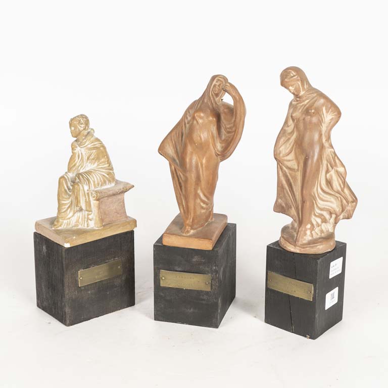 Tres Esculturas de arcilla tanagras de beocia siglo quinto a. C. - Medidas: 8x30 cm